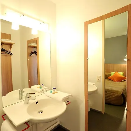 Hotel & 2*