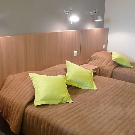 Hotel & 2*