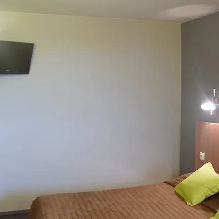 & Hotel 2*