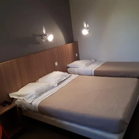 Hotel &